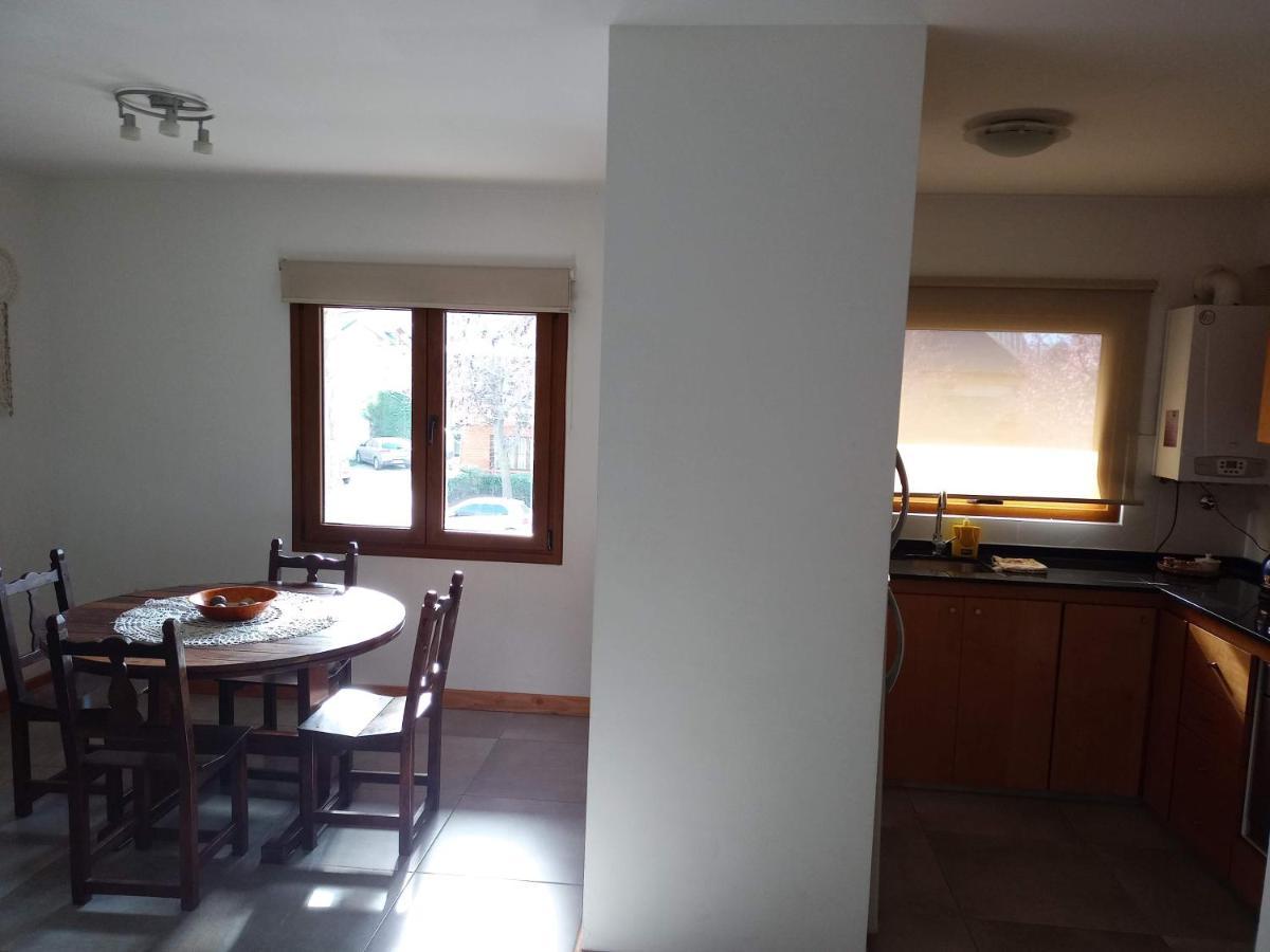 Comodo Departamento Centrico En Сан-Мартін-де-лос-Андес Екстер'єр фото